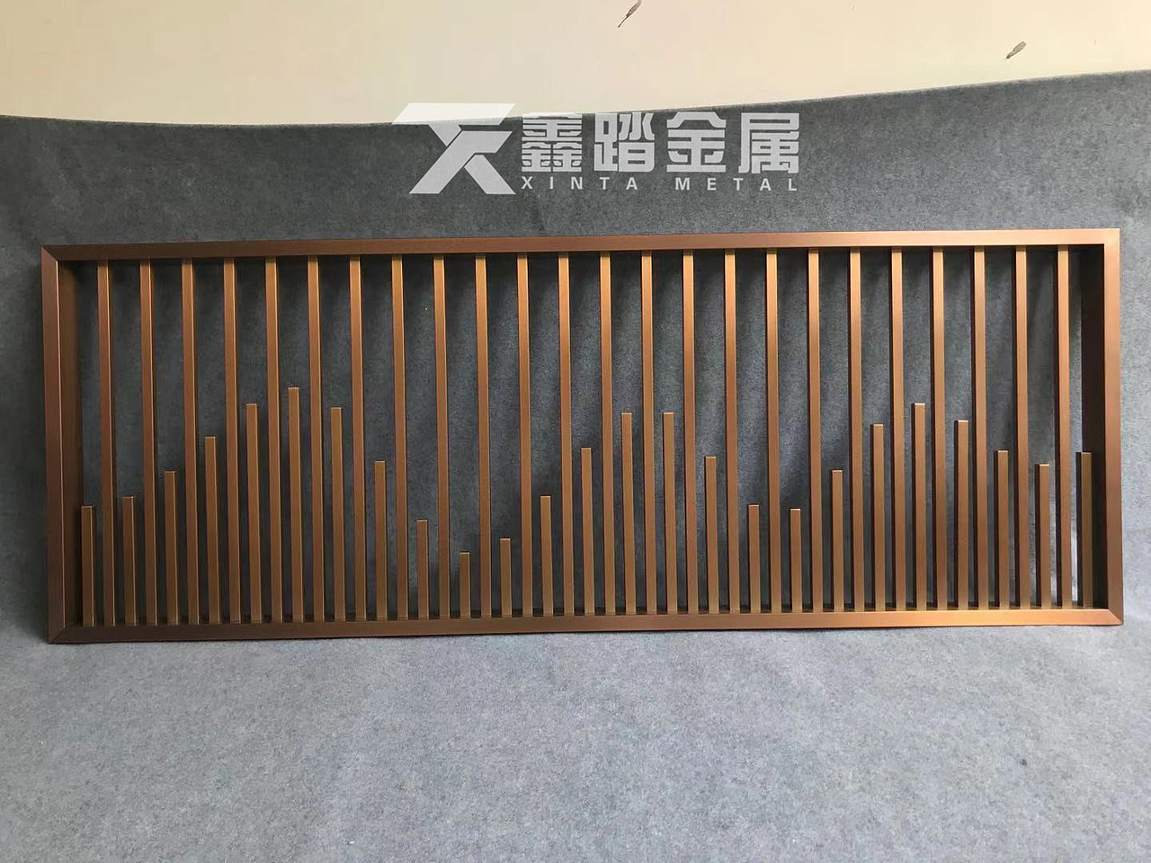 质感爆表的玫瑰金色不锈钢屏风图片