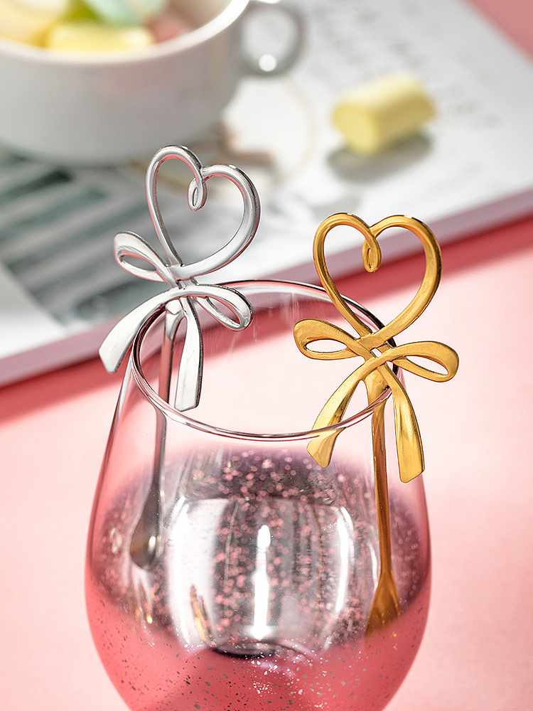 挥动的仙女棒 | 爱心蝴蝶结搅拌勺 | 勺子餐具摄影（图ZMTc4MjYzNzAw） - 产品摄影 - 站酷设计师漫渡光影原创素材 - 站酷ZCOOL