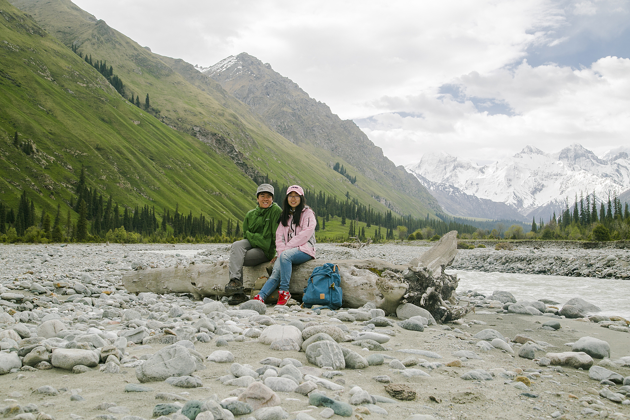 徒步看冰川，一边走一边拍一边画~