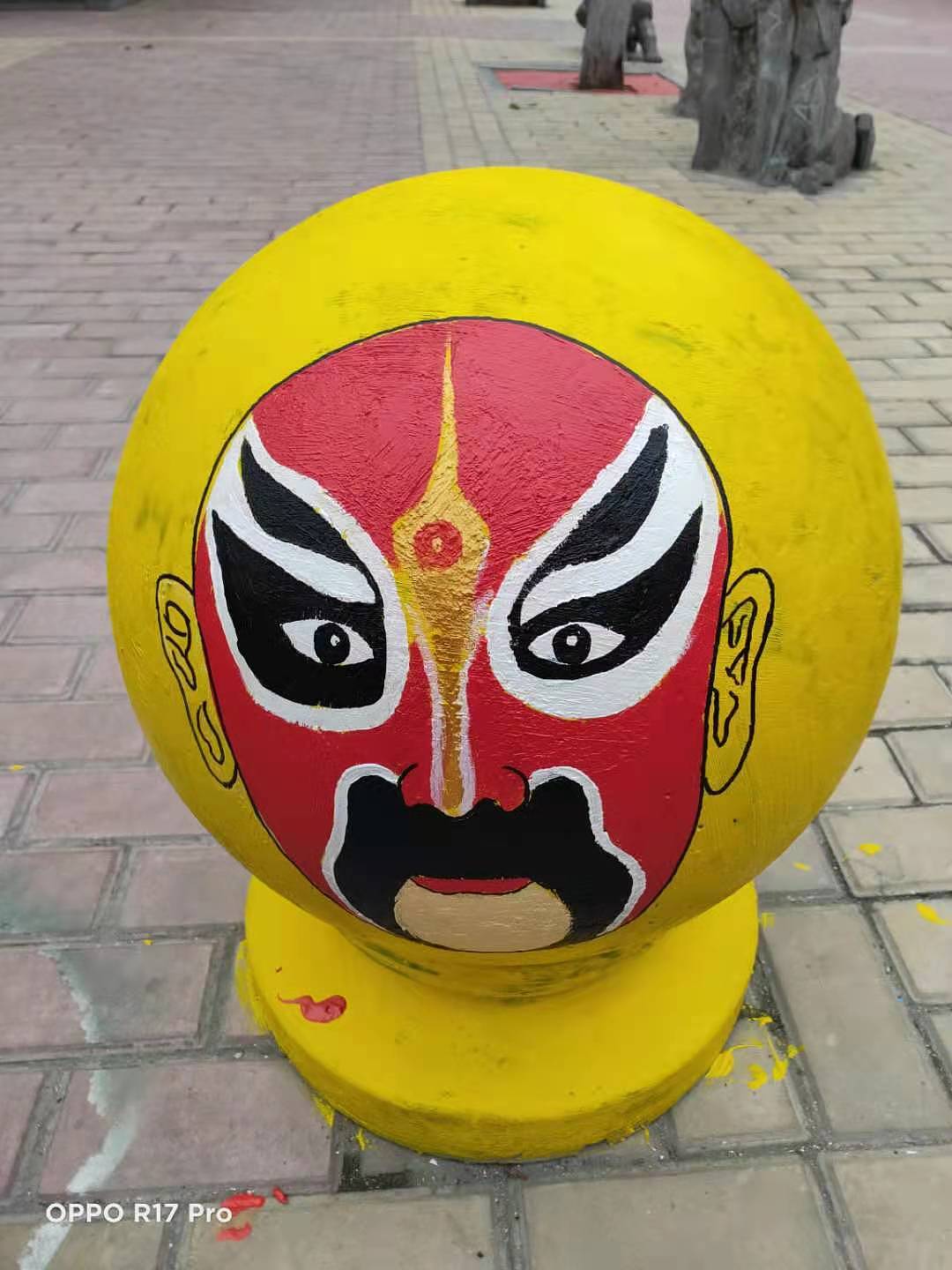 彩绘石球石墩路障手绘画圆球绘画路障挡车石壁画球彩绘