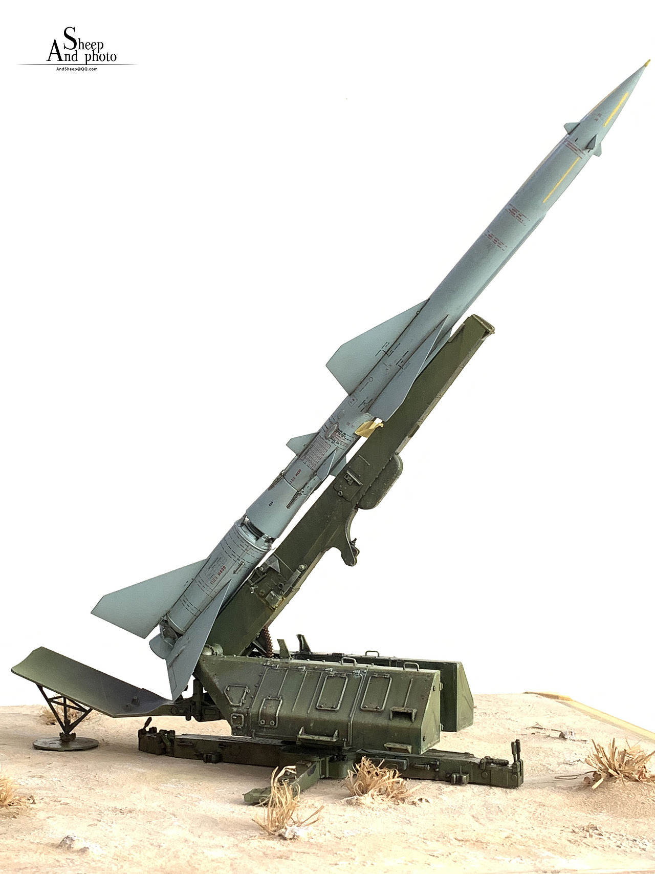 中国PLA 红旗-2 防空导弹 发射架 戈壁