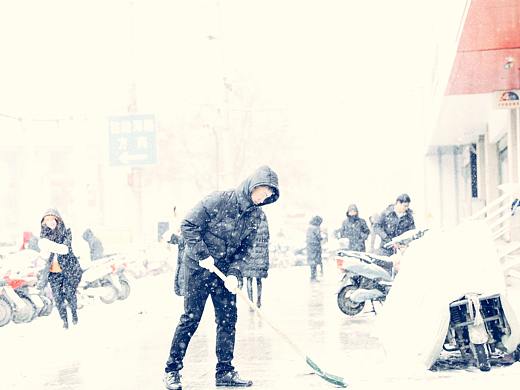 18年第一场雪（个人主页-ZMjU3NDIwMDA=） - 人像摄影 - 站酷设计师高炉烧饼原创素材 - 站酷ZCOOL