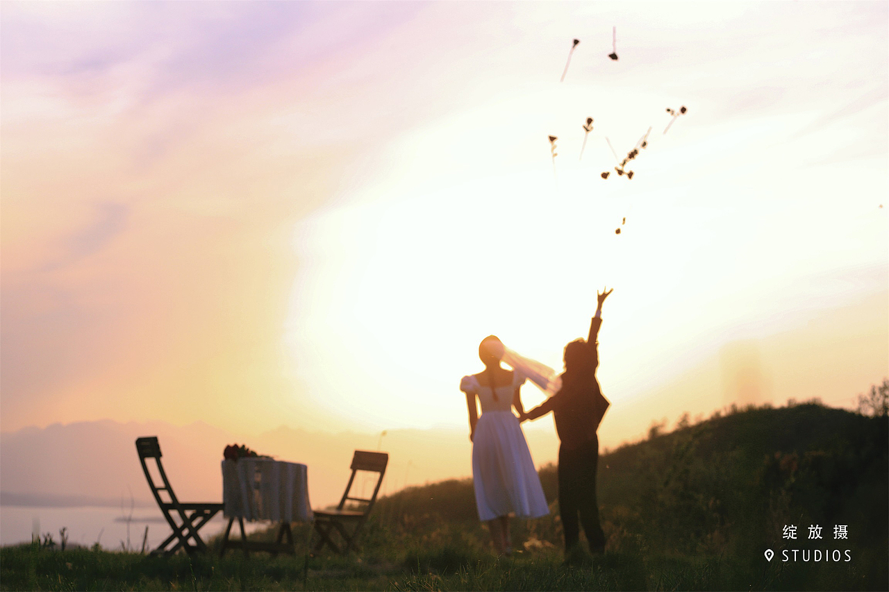 你是我落日余晖里张扬耀眼的玫瑰🌹（图ZMjU1NDQ0MDM2） - 婚礼摄影 - 站酷设计师绽放摄胶片摄影原创素材 - 站酷ZCOOL