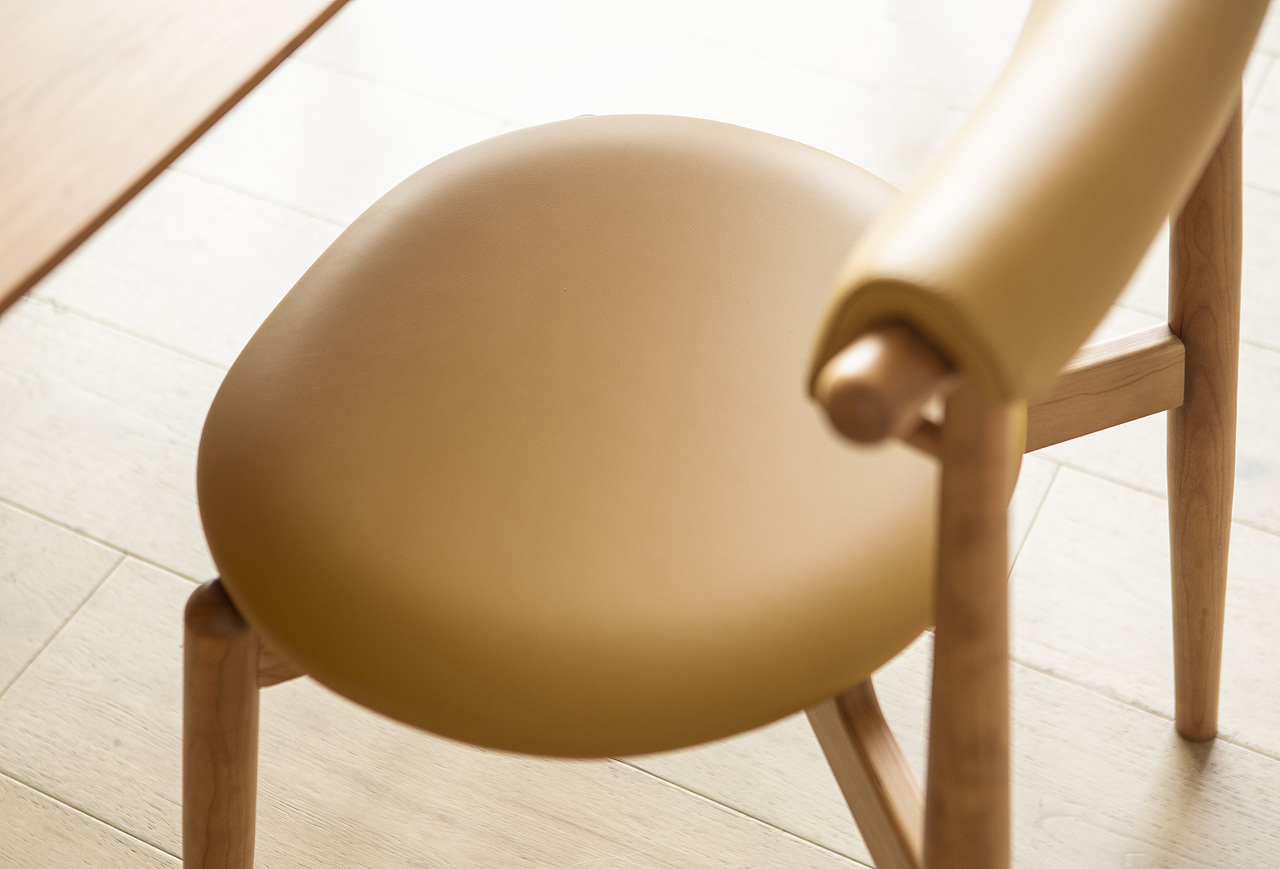 找准光线,不用担心过曝,皮质质感一定表现无遗