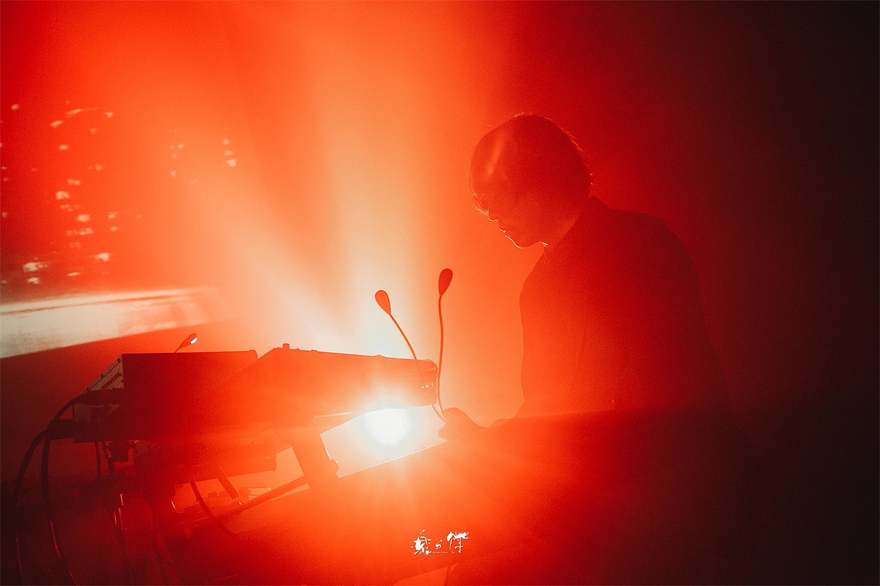 2018年 - 现场音乐LIVE演出 记录回顾（图ZMTQzMTUxMjg0） - 人像摄影 - 站酷设计师乐与饵原创素材 - 站酷ZCOOL