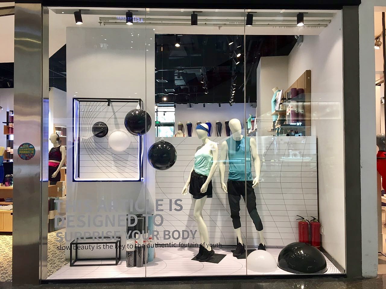 运动品牌橱窗设计