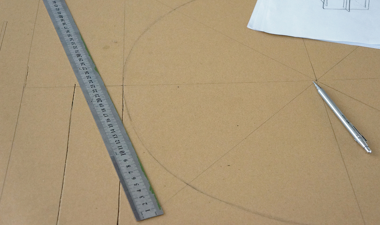 花瓣纸桌 paper table