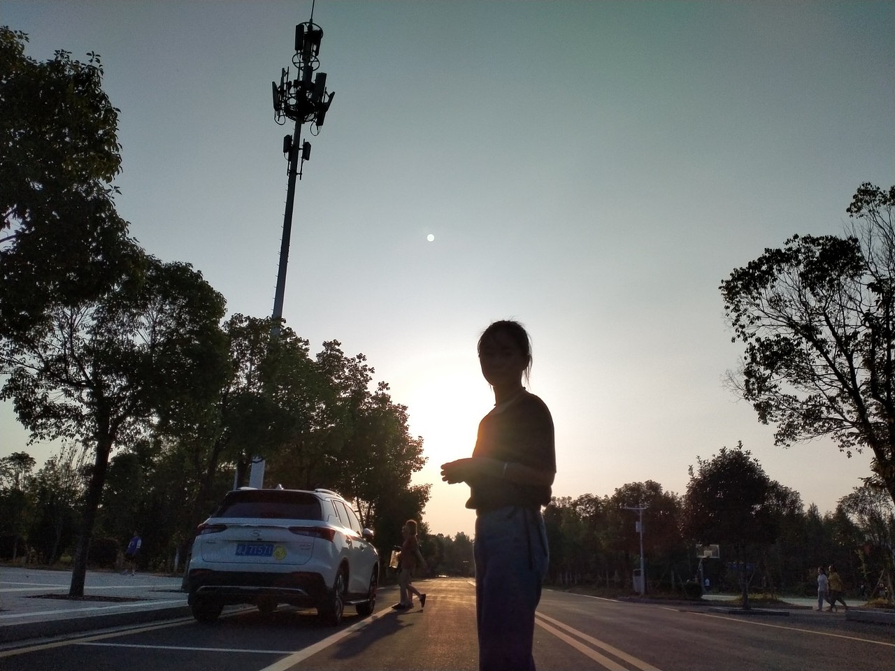 落日余晖故人情