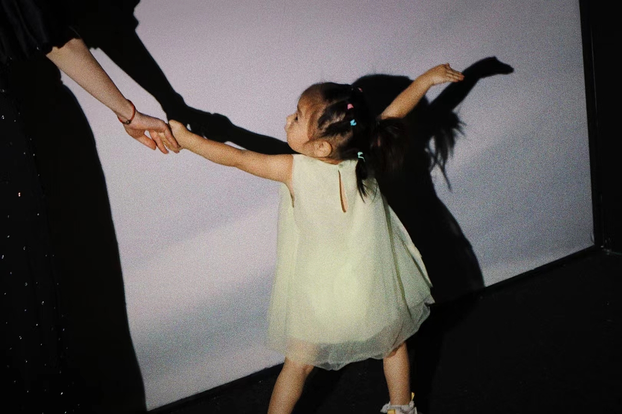 「街邊隨走隨拍」透過我的眼睛（圖ZMzE2OTc1MjM2） - 人文/紀(jì)實(shí)攝影 - 站酷設(shè)計(jì)師戈多睡醒了嗎原創(chuàng)素材 - 站酷ZCOOL