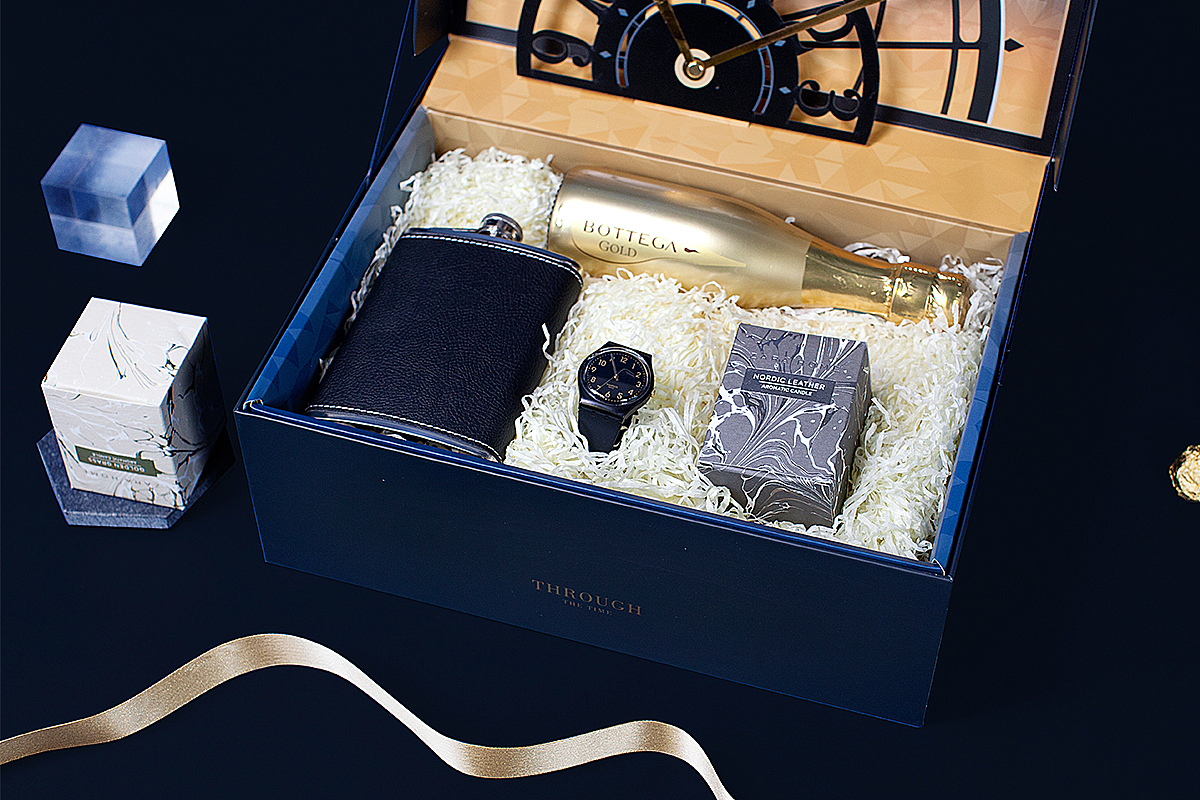 【方森园】时间与飞马——《白夜飞行》包装设计