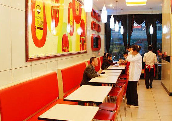 云南过桥米线加盟店设计、餐饮店面设计、上海特色米线店面设计公司、吉口米线招牌设计案例、餐饮店室内设计