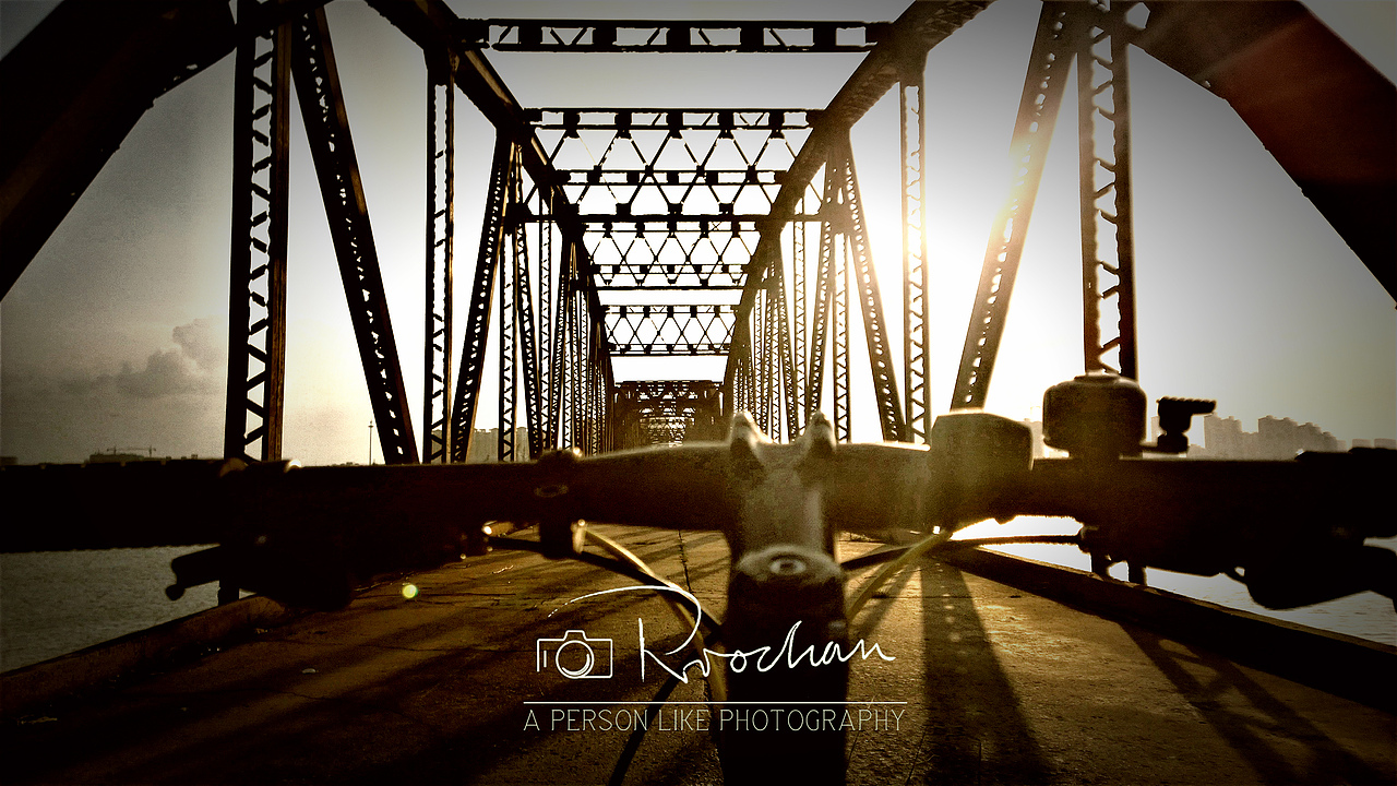 这座铁桥不是中国人建造的,而是日本人为侵掠海南而造的,因此铁桥身上写满了耻辱与辛酸。