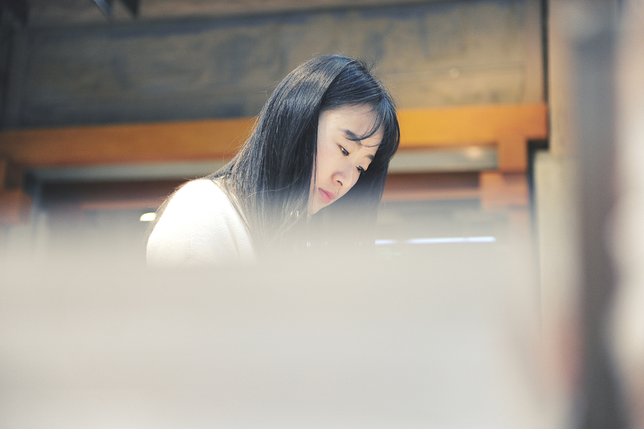 一眼望去,突然想起一本书,一半是海水,一半是火焰。