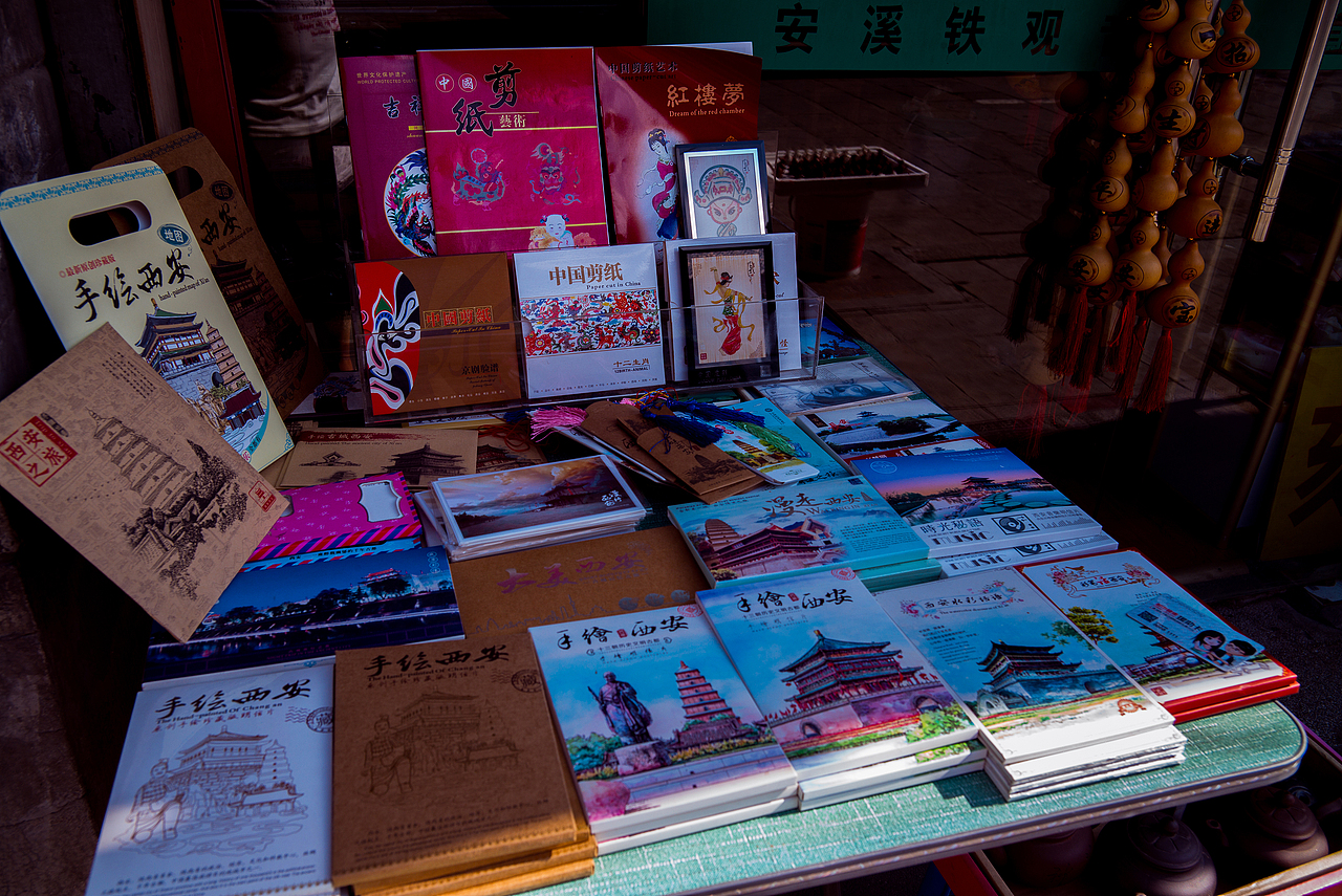 西安，南门附近扫街（图ZNTUwNzUzOTI=） - 人文/纪实摄影 - 站酷设计师柠檬家的大栗子原创素材 - 站酷ZCOOL