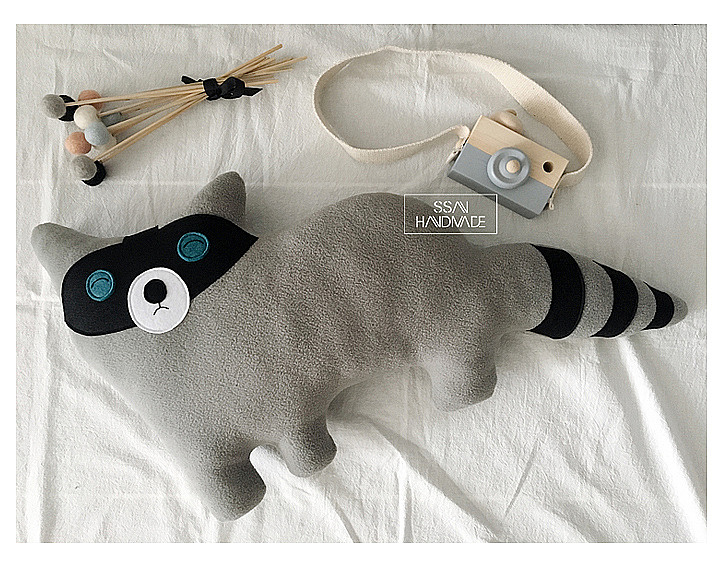 手工小浣熊抱枕（图ZMTcxNjk4NzMy） - 其他手工艺 - 站酷设计师SSAN珊原创素材 - 站酷ZCOOL