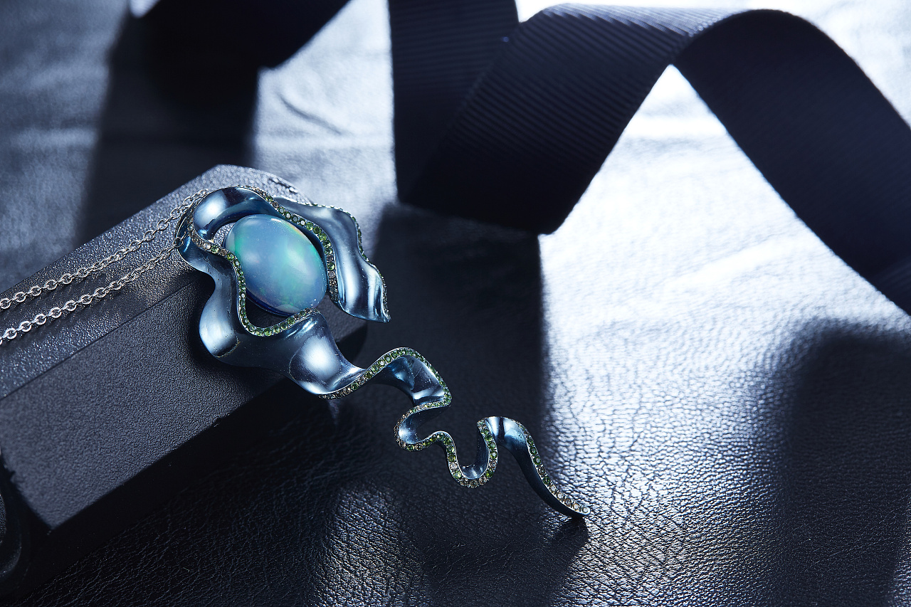 珠宝摄影～创意布光珠宝场景图蓝色背景场景图