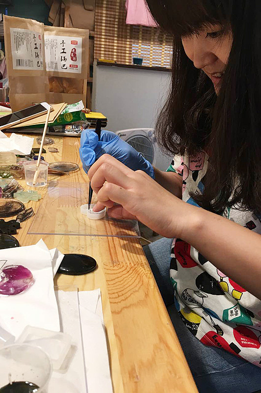 心在跳，发丝轻轻绕—滴胶手作DIY（原创）（图ZODEwOTk2MTI=） - 其他手工艺 - 站酷设计师果子design原创素材 - 站酷ZCOOL