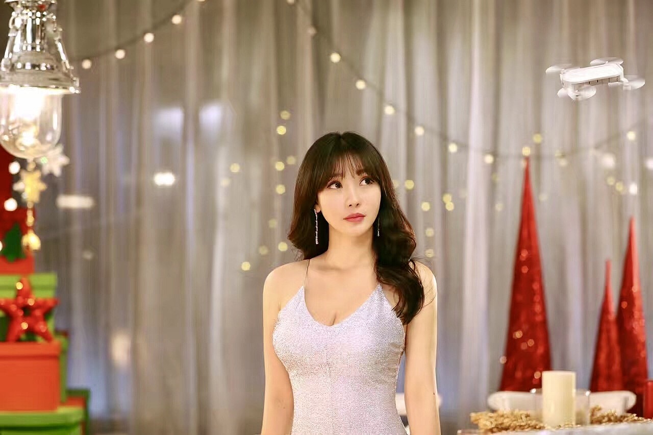 柳巖-DOBBY無(wú)人機(jī)形象大片（圖ZNzYwNjI3Njg=） - 宣傳片 - 站酷設(shè)計(jì)師巨然廣告原創(chuàng)素材 - 站酷ZCOOL