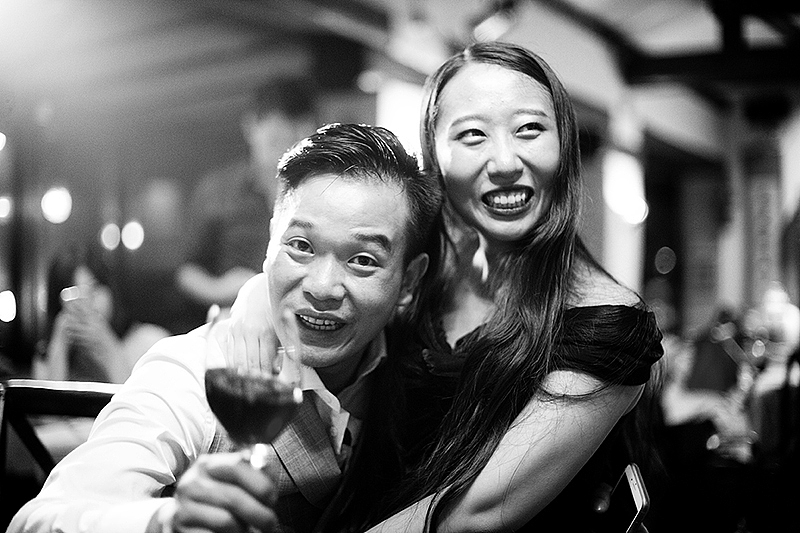 你有乡间麦子气,我爱零晨酒半杯。
