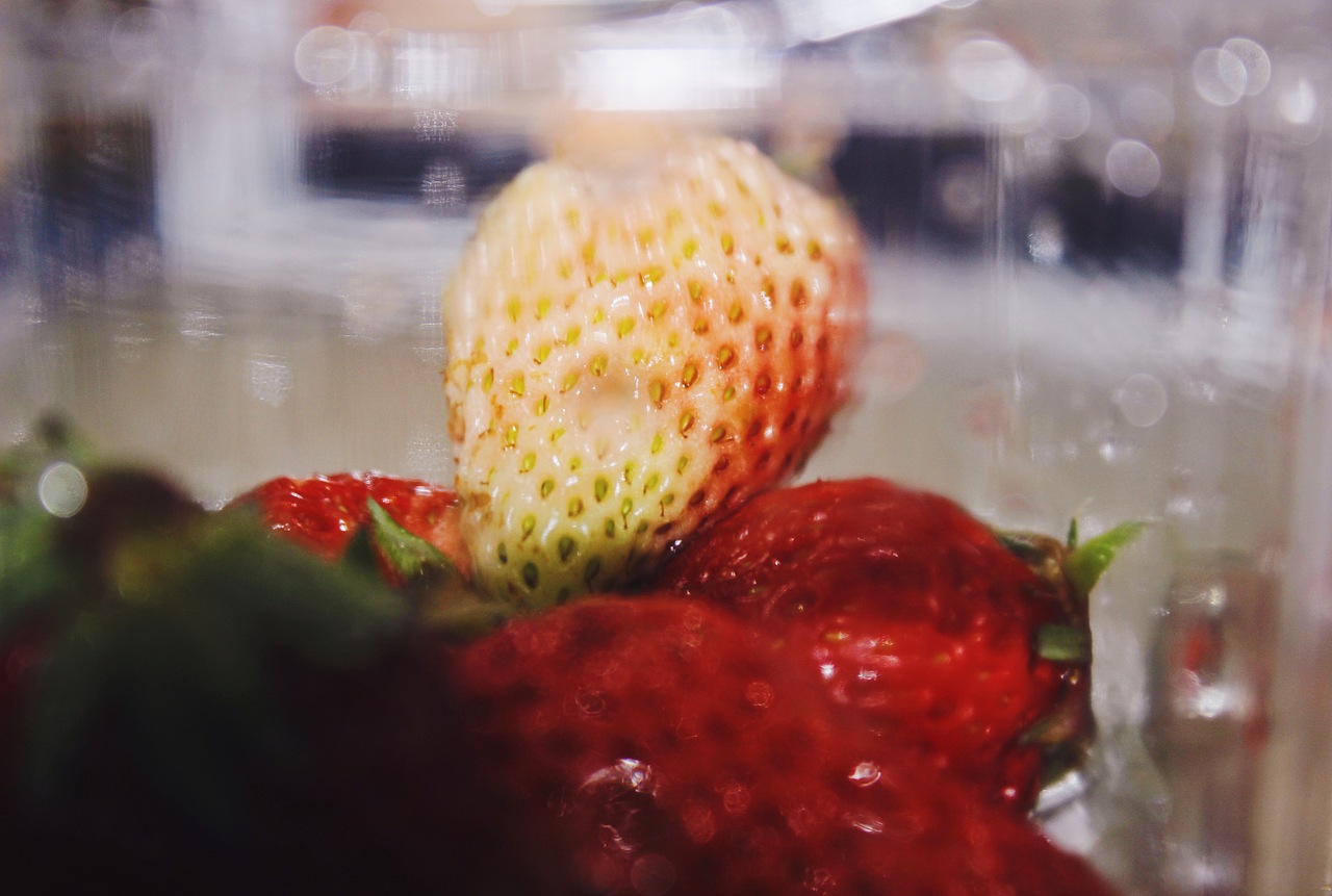 草莓🍓（图ZMTU2MTg0ODk2） - 产品摄影 - 站酷设计师OG118原创素材 - 站酷ZCOOL