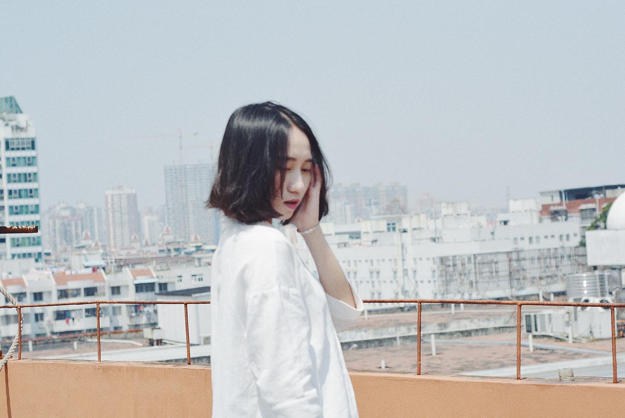 似夏天（图ZNDYxNDEzNTY=） - 人像摄影 - 站酷设计师北鲸镇原创素材 - 站酷ZCOOL