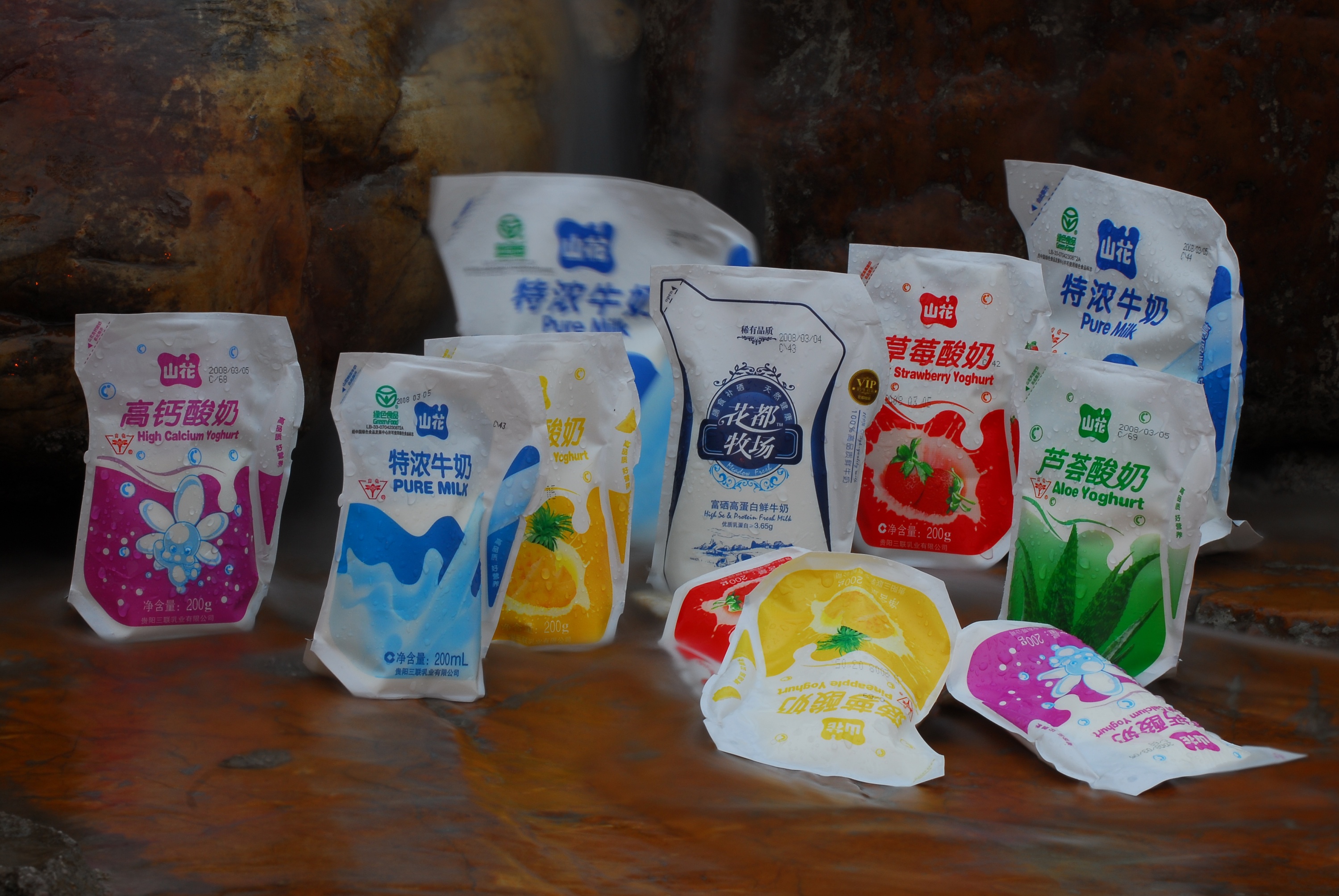 传统企业的新鲜态度，山花牛奶产品形象升级|平面|品牌|贵州博睿广告 - 原创作品 - 站酷 (ZCOOL)