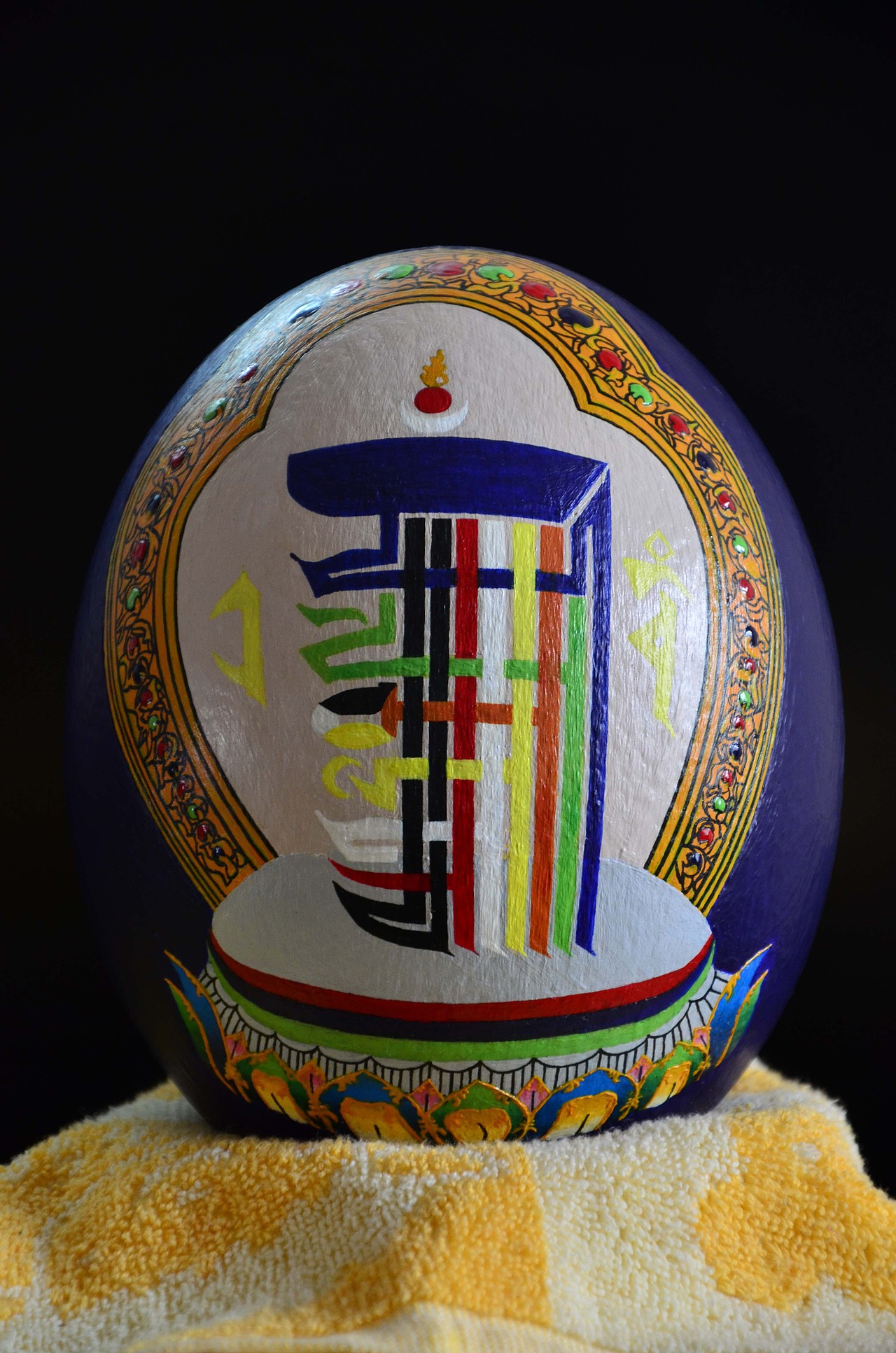 十相自在八宝吉祥画在鸵鸟蛋上