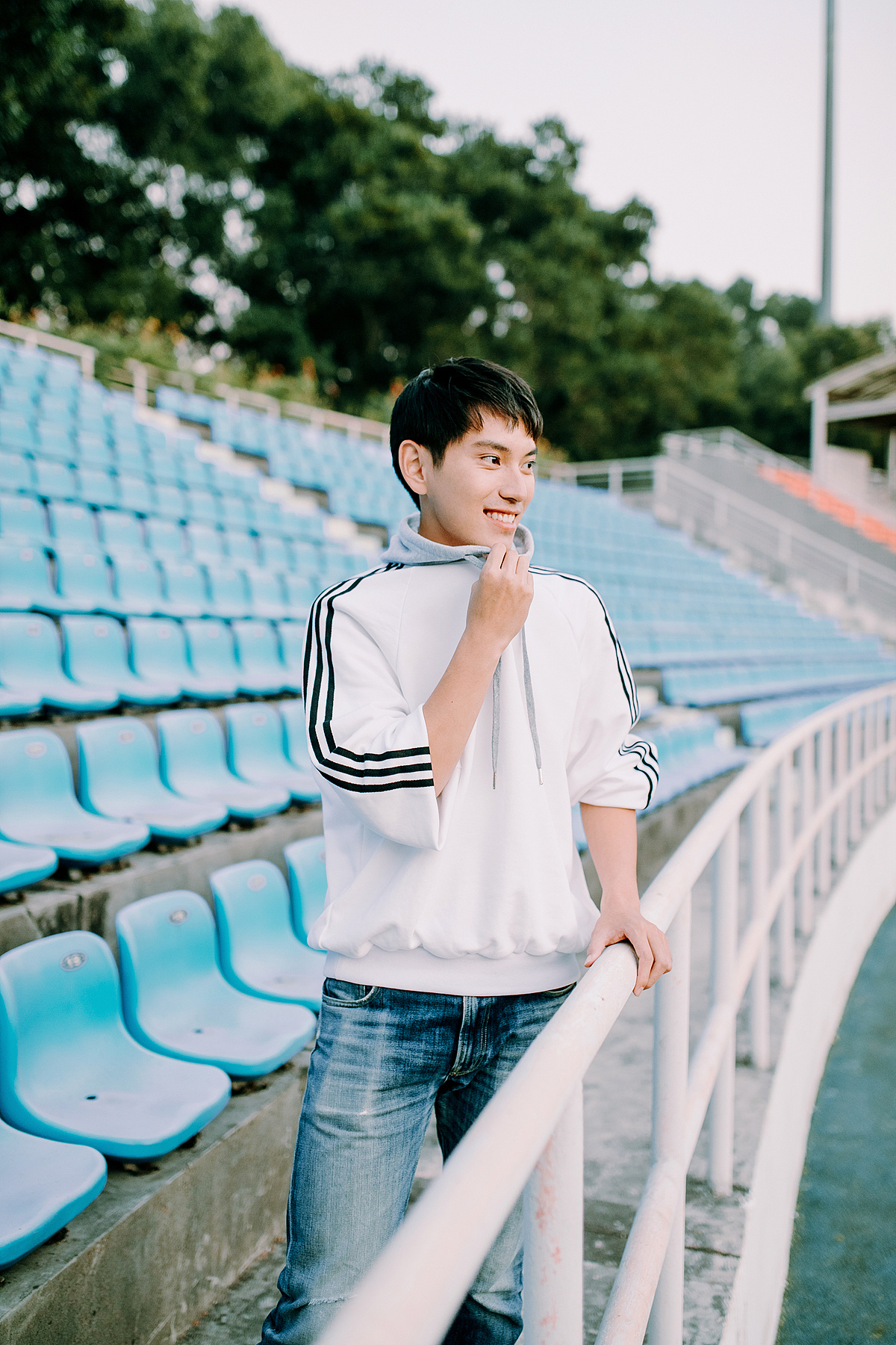 愿青春耗尽,归来仍是少年