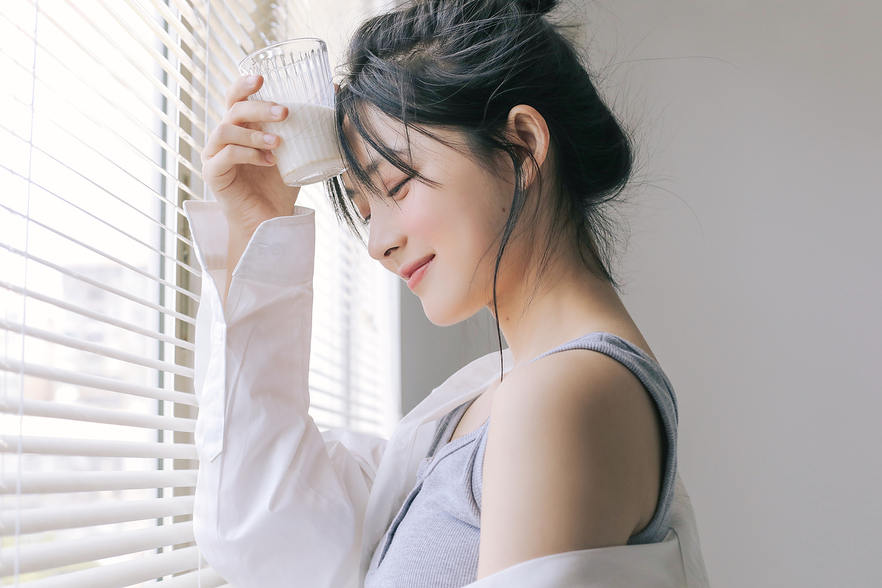 早睡早起，养成白皙牛奶肌🥛（图ZMjY1ODU4NzUy） - 人像摄影 - 站酷设计师宏赟同学原创素材 - 站酷ZCOOL