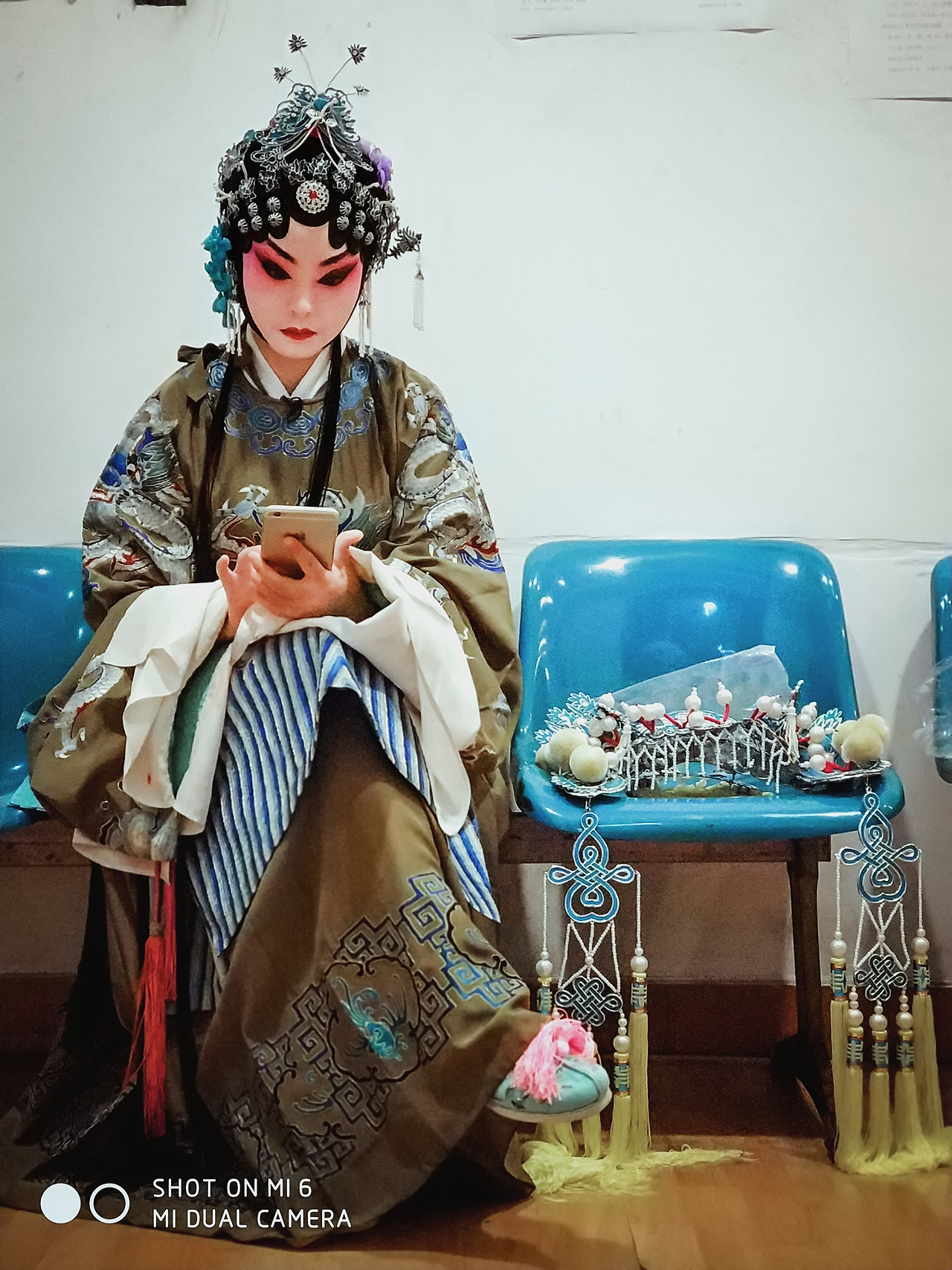 川剧《太后改嫁》幕后群像（图ZODg0ODMxMjA=） - 人像摄影 - 站酷设计师一杯罗一原创素材 - 站酷ZCOOL