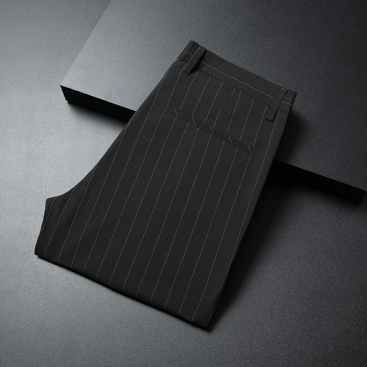 男裤创意图拍摄（图ZMjk1NDIwODgw） - 产品摄影 - 站酷设计师东升摄影工作室原创素材 - 站酷ZCOOL