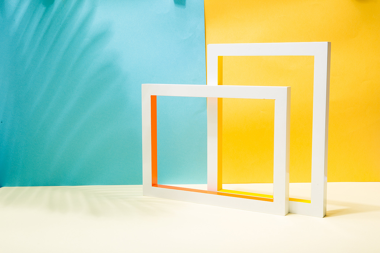 一组撞色比较亮的背景 黄红蓝 也有比较清爽的春夏背景