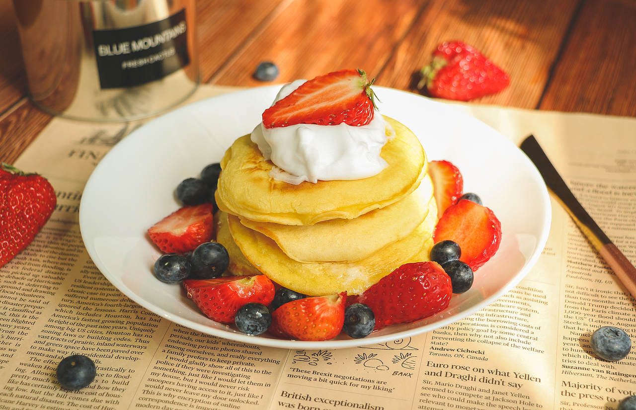 草莓松饼&香蕉松饼（图ZMTU3NTE2MDc2） - 产品摄影 - 站酷设计师McLaren_GT3原创素材 - 站酷ZCOOL