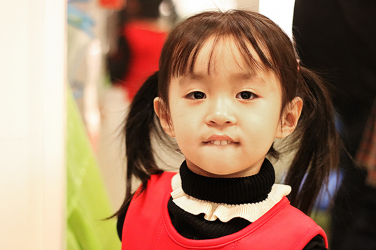 宜家行之天真无邪小美女