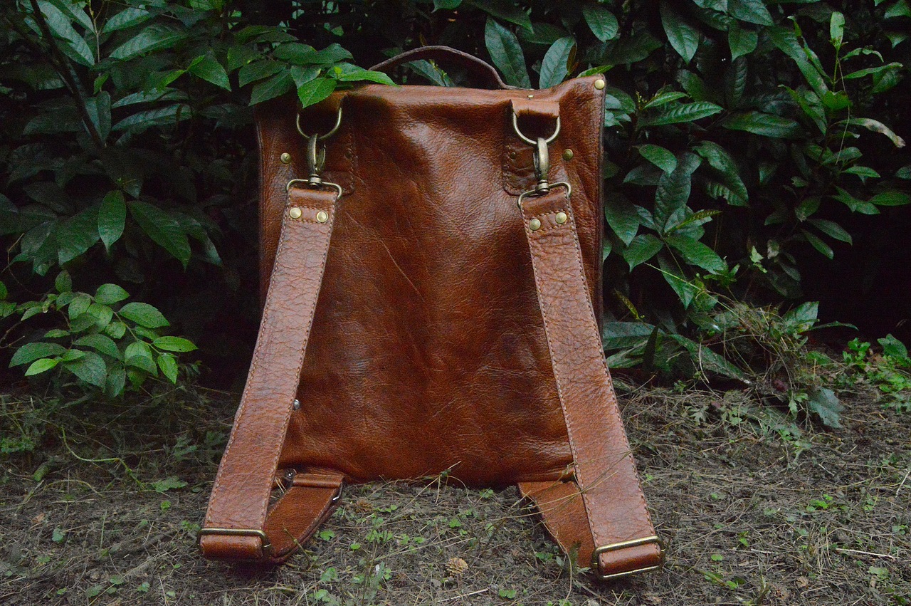 手工疯马皮双肩背包