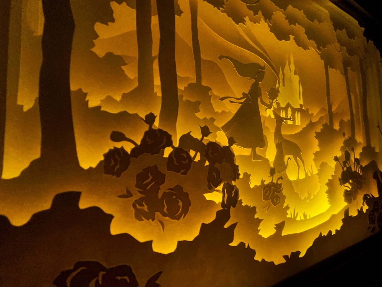 两款均为身边朋友订制的纸雕 一如既往传达温暖的氛围 森林和城堡的