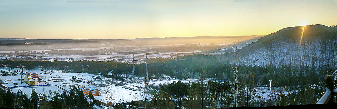 顺着山坡爬上九百多级的台阶，赶上了日出，山那边是传说中的战斗民族ᕦ(ò_óˇ)ᕤ