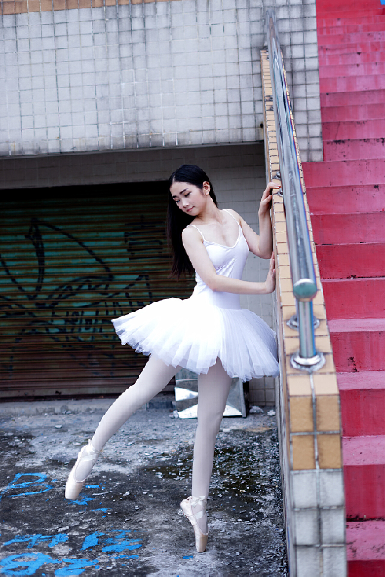 北京电影节开幕，杨紫很春天迪丽热巴跳芭蕾，蔡明也太绿了吧！|蔡明|杨紫|迪丽热巴_新浪新闻