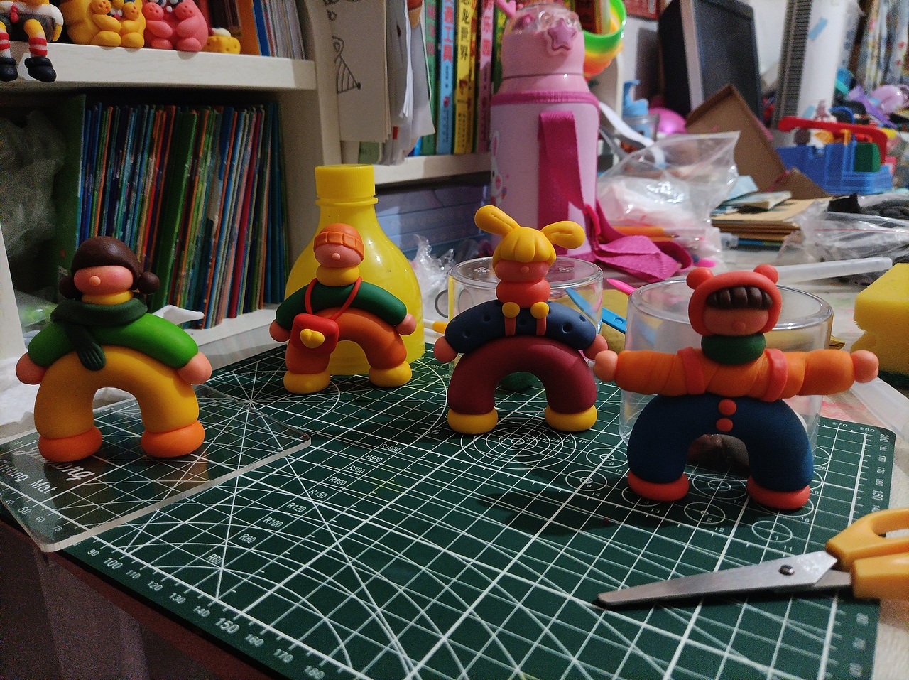 年过三十的我,只能学着别人的样子捏粘土