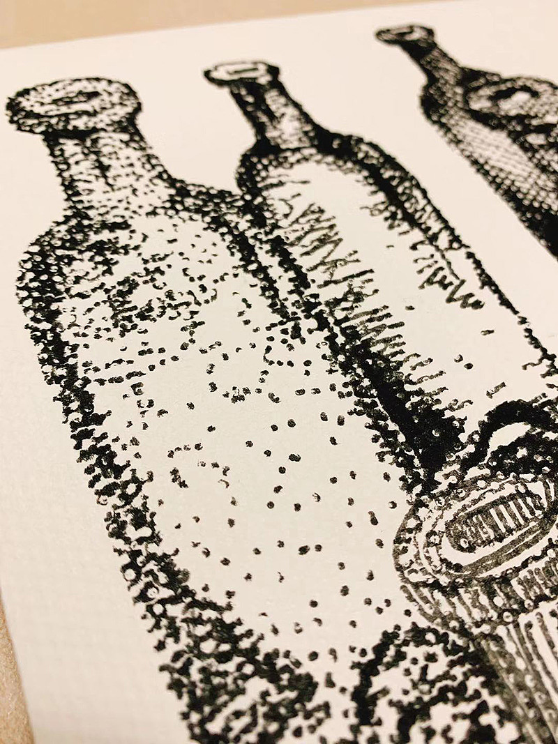 瓶瓶罐罐的黑白插画