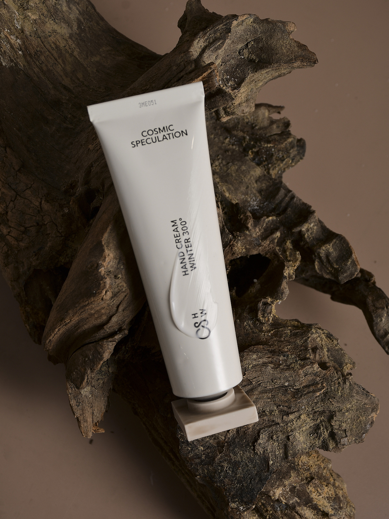 宇宙的猜想-護(hù)手霜拍攝（圖ZMzYwOTEwMzgw） - 時尚/藝術(shù)攝影 - 站酷設(shè)計師浪漫小玉原創(chuàng)素材 - 站酷ZCOOL