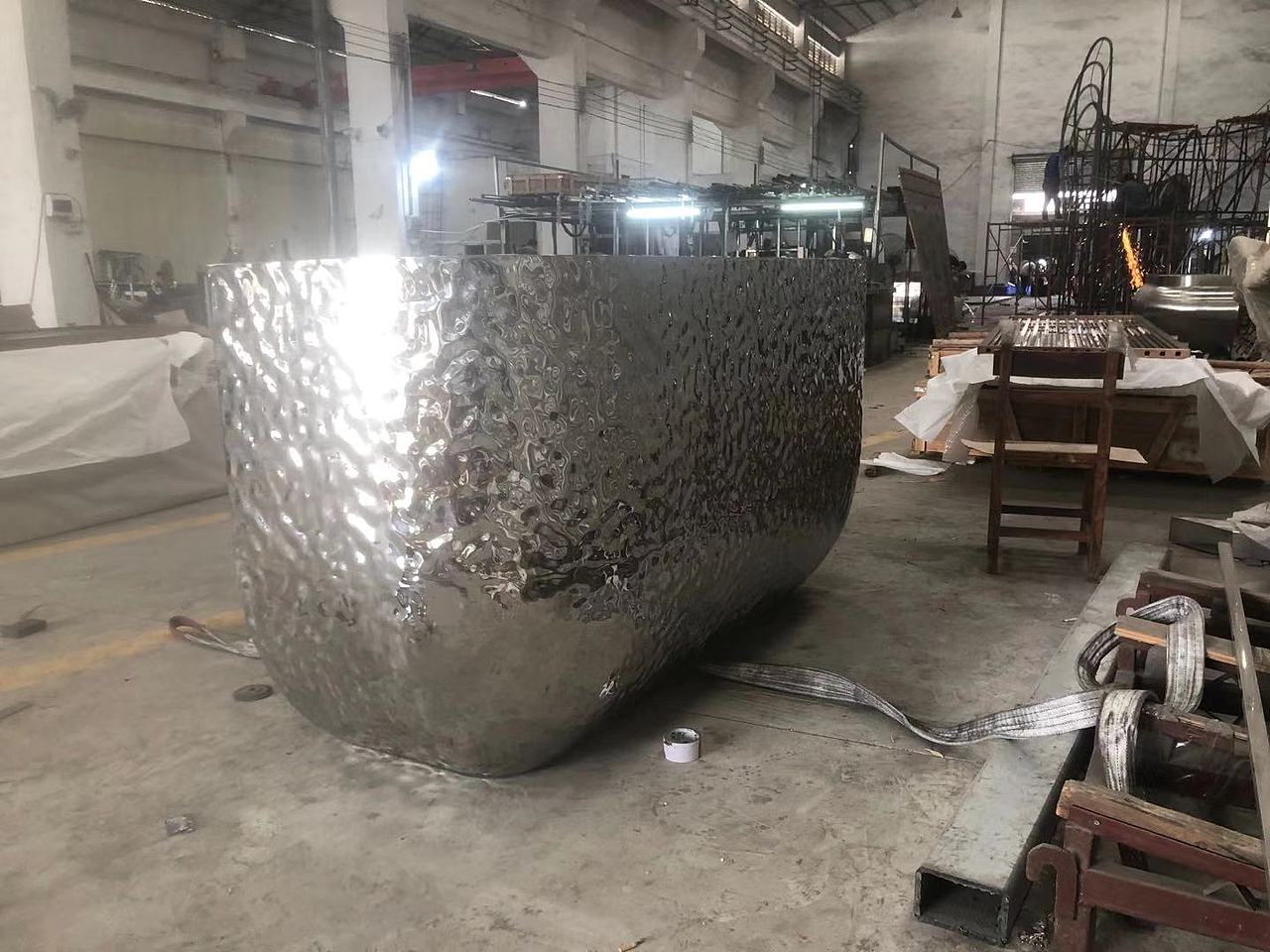 推荐一款美观时尚的镜面不锈钢水波纹弧形接待台