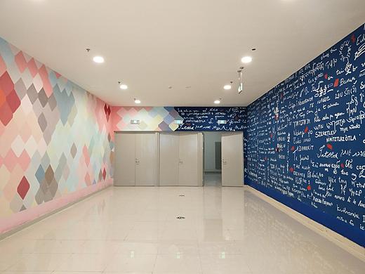 商场网红墙墙体彩绘 商场宣传墙绘 