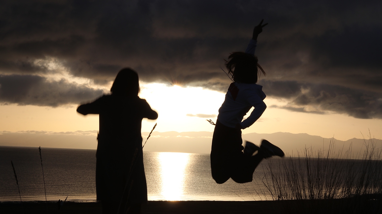 青海湖人像剪影（图ZMTMzMjE1ODcy） - 人像摄影 - 站酷设计师梦醒时分sr原创素材 - 站酷ZCOOL