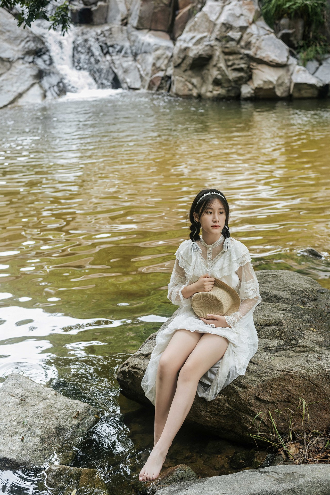 沂蒙山的瀑布小溪