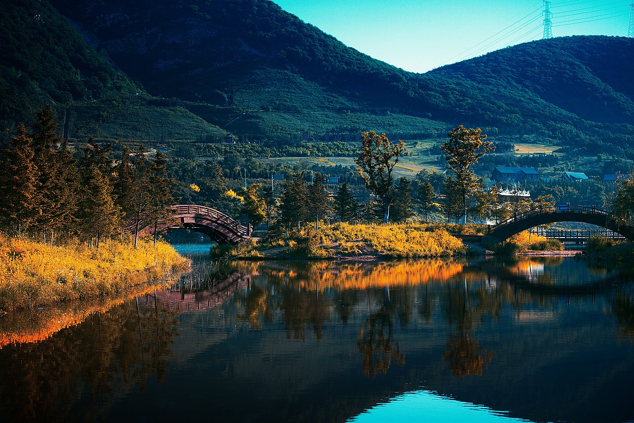 清晨的大桥清晨的西山水库