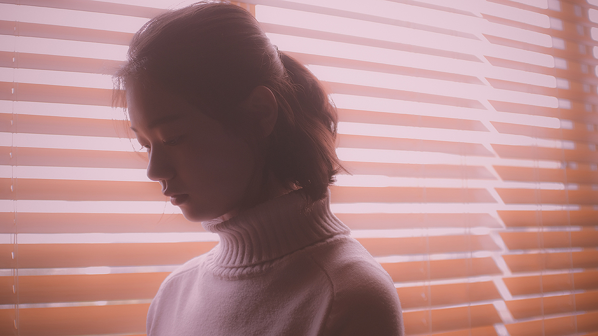 窗前少女（图ZMTU2NzY0NTUy） - 人像摄影 - 站酷设计师杰瑞不开车原创素材 - 站酷ZCOOL