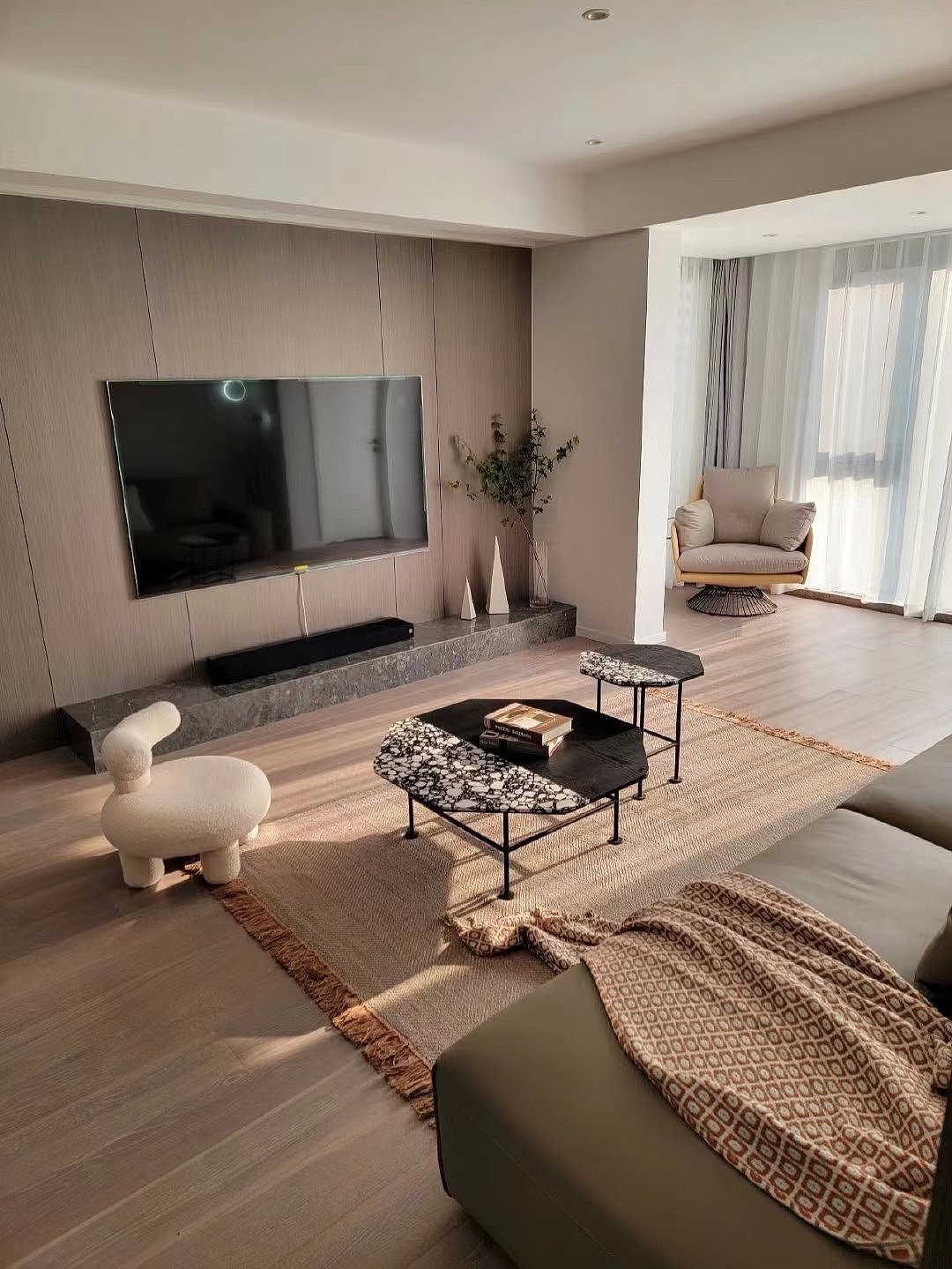 浅棕色系的现代简约装修,落地效果很赞!