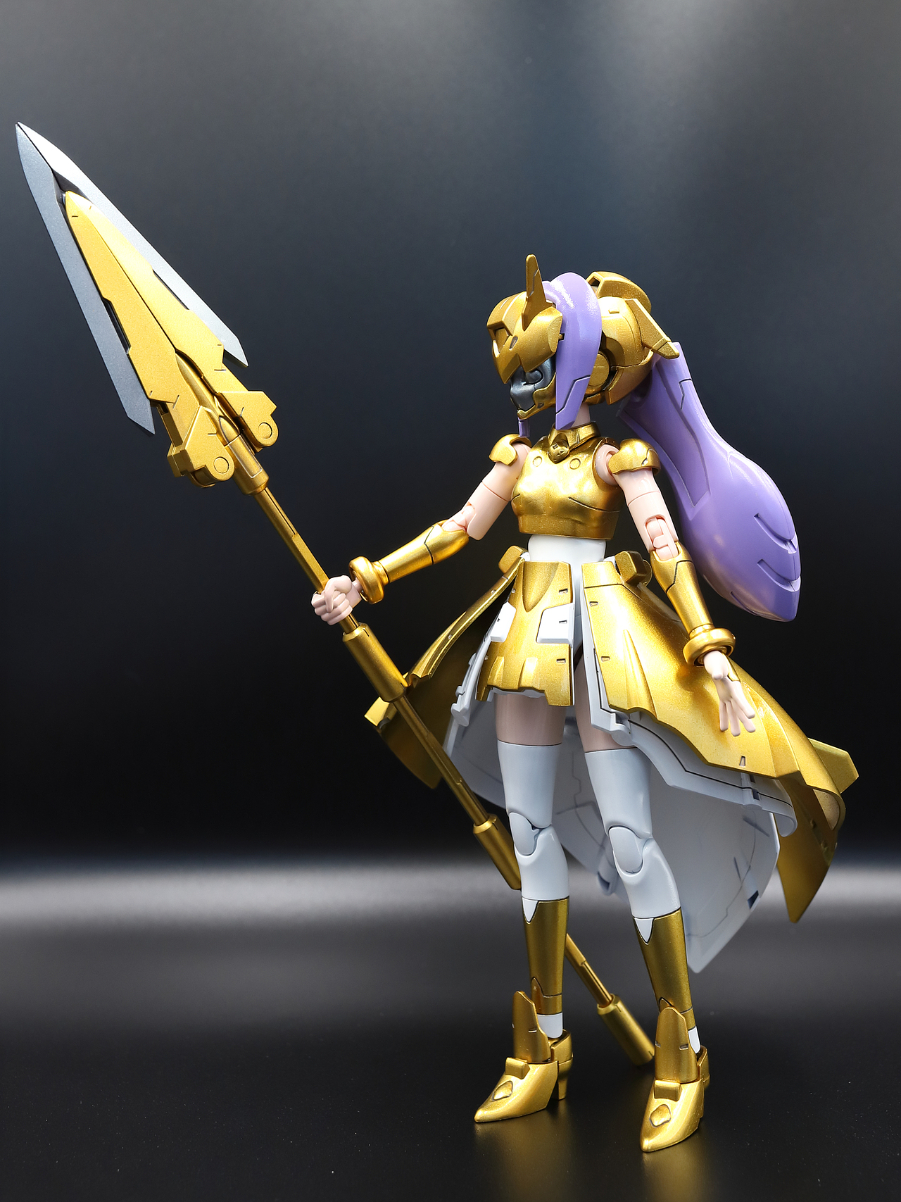 高达创型者女武神形态莎拉