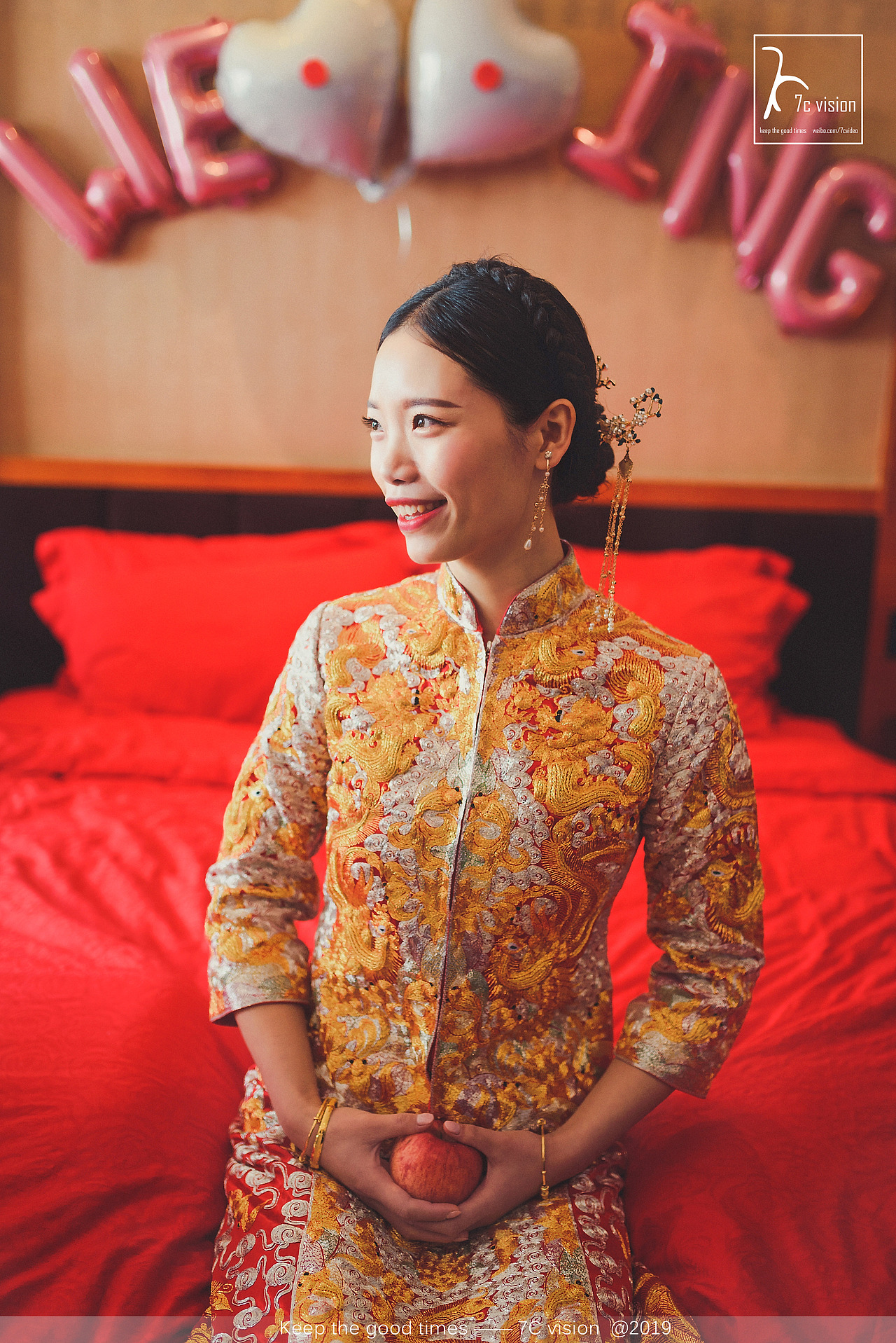这场婚礼,大笑着|欢呼着|拥抱着|深情着